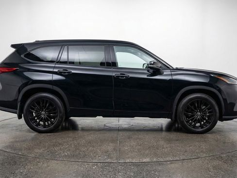 Used 2025 Toyota Highlander XSE image 11