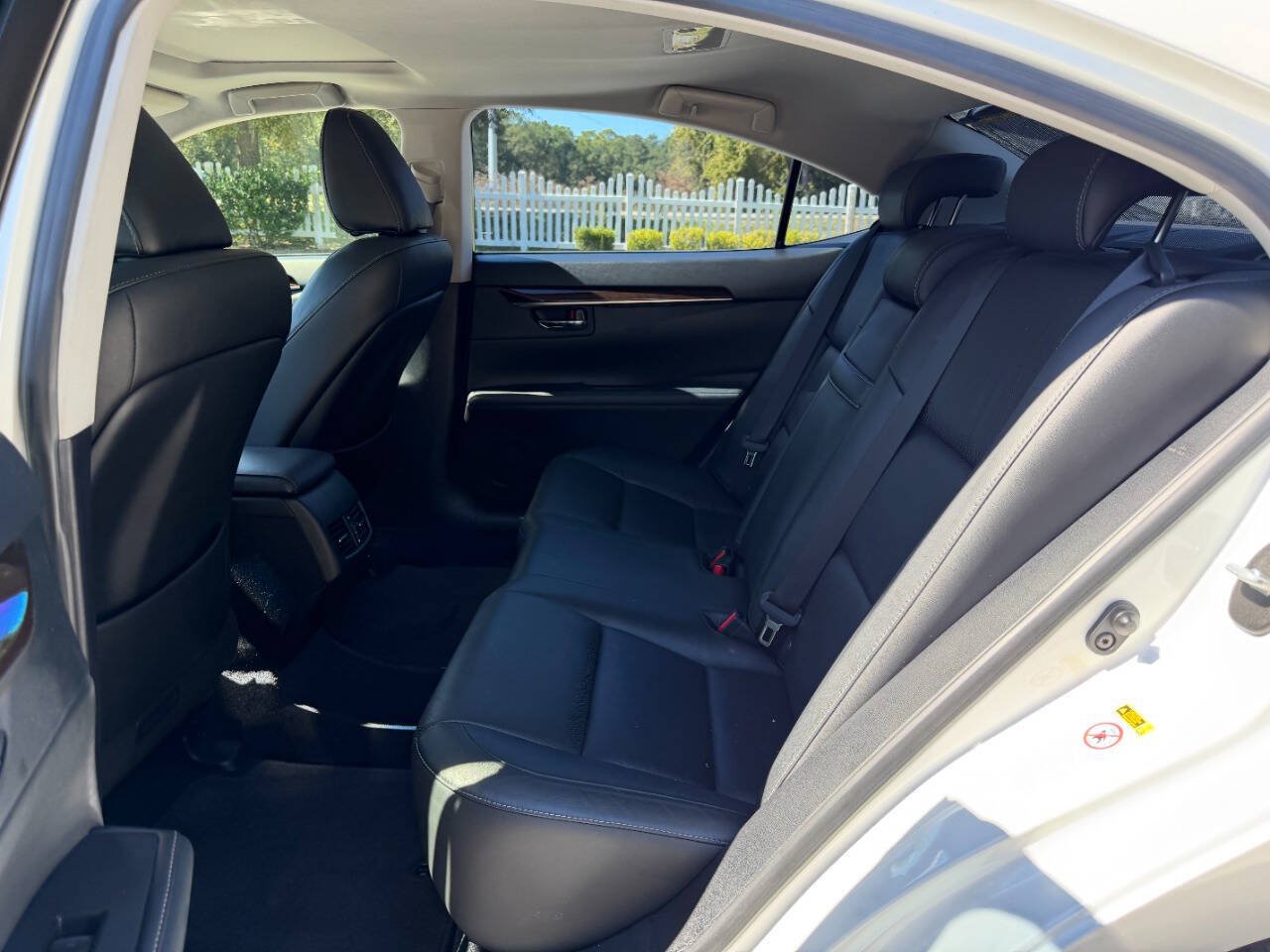 Used 2015 Lexus ES 350 w/ Luxury Package FWD image 12