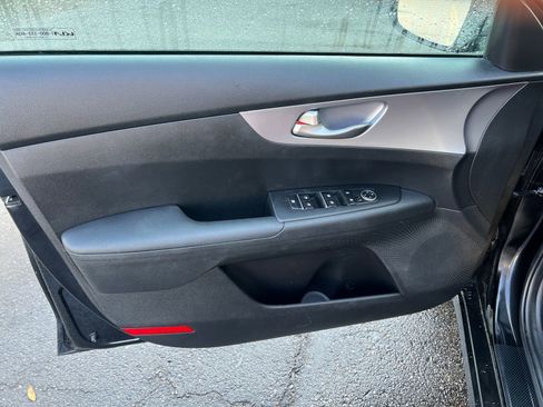 Used 2022 Kia Forte LXS FWD image 19