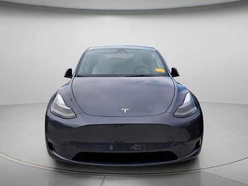 Used 2023 Tesla Model Y 2WD image 3