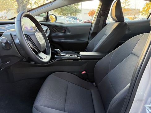 Used 2025 Toyota Prius LE image 27