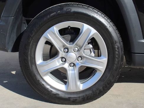 Used 2024 Jeep Compass Sport image 12