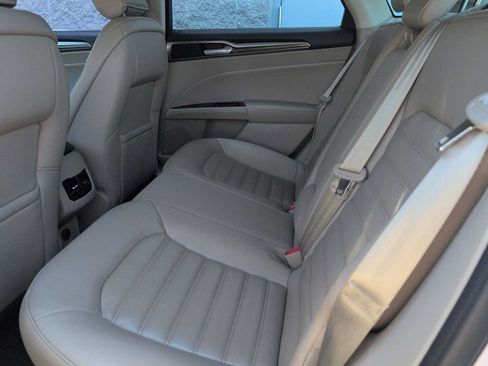 Used 2017 Ford Fusion SE w/ Fusion SE Technology Package AWD/4WD image 18