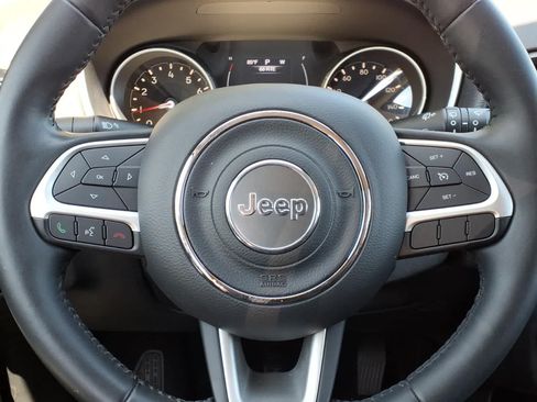 Used 2019 Jeep Compass Latitude FWD image 18