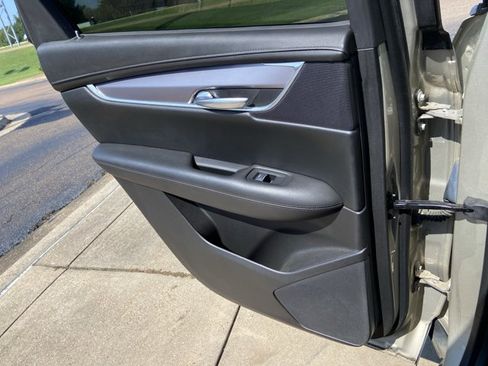 Used 2017 Cadillac XT5 Luxury w/ LPO, Wheel Lock Package FWD image 44