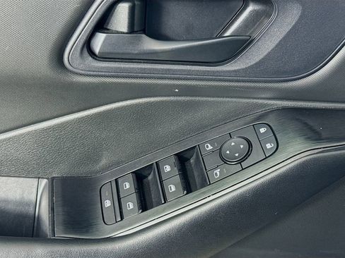 Used 2024 Nissan Rogue S FWD image 22