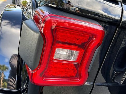 Used 2021 Jeep Wrangler Unlimited Sahara image 29