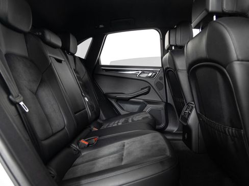 Used 2018 Porsche Macan AWD/4WD image 23