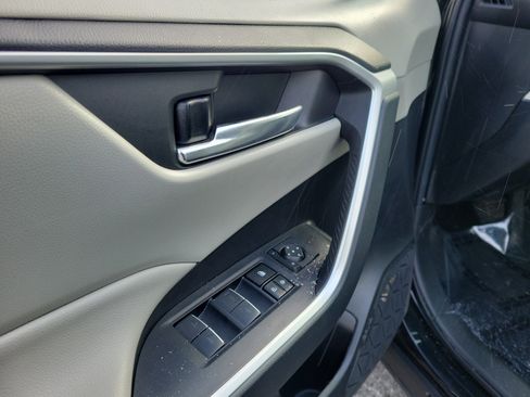 Used 2023 Toyota RAV4 XLE Premium image 18