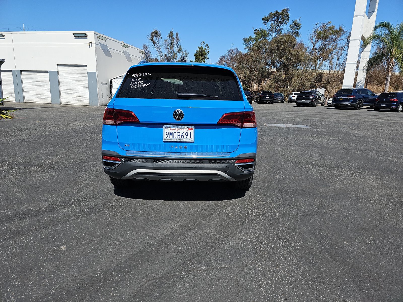 Used 2023 Volkswagen Taos SE FWD image 6