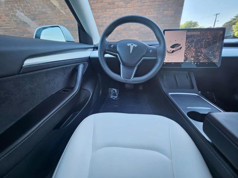 Used 2023 Tesla Model 3 Standard Range image 4