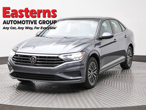 Used 2020 Volkswagen Jetta SE FWD image 1