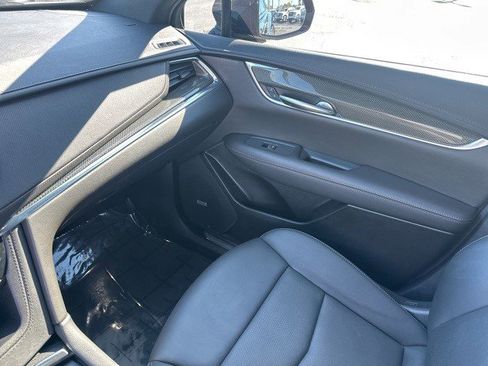 Certified 2022 Cadillac XT5 Sportv w/ LPO, ONYX Package image 15