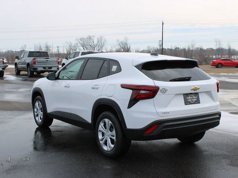 New 2026 Chevrolet Trax LS image 7