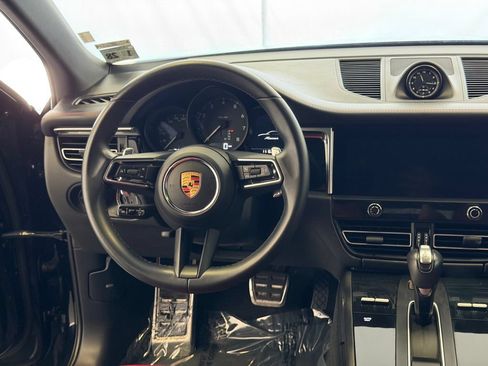 Used 2023 Porsche Macan AWD/4WD image 20