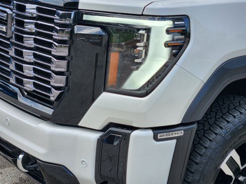 Used 2025 GMC Sierra 2500 Denali Ultimate AWD/4WD image 28