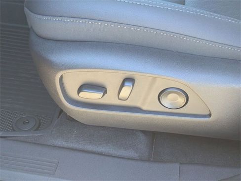 New 2026 Chevrolet Equinox LT w/ Convenience Package II image 12