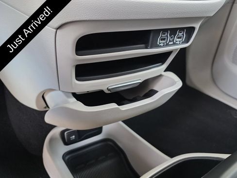 Used 2023 Chrysler Pacifica Touring-L FWD image 25