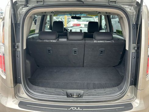 Used 2010 Kia Soul + image 17