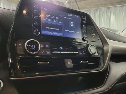 Used 2022 Toyota Highlander XLE image 14