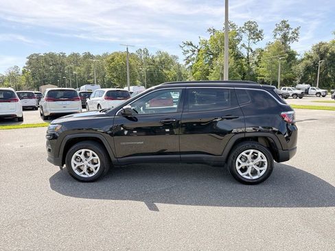 Used 2024 Jeep Compass Latitude AWD/4WD image 8