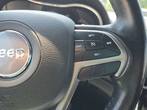 Used 2021 Jeep Grand Cherokee Laredo X image 28