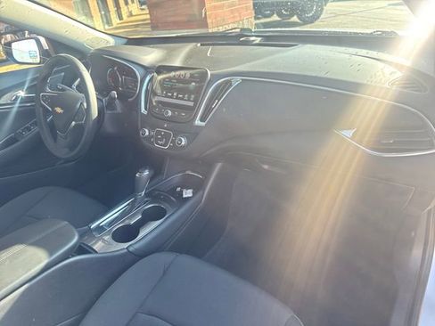 Used 2016 Chevrolet Malibu LT image 25