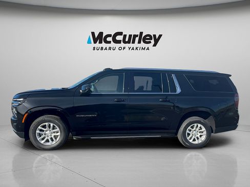 Used 2025 Chevrolet Suburban LT AWD/4WD image 3