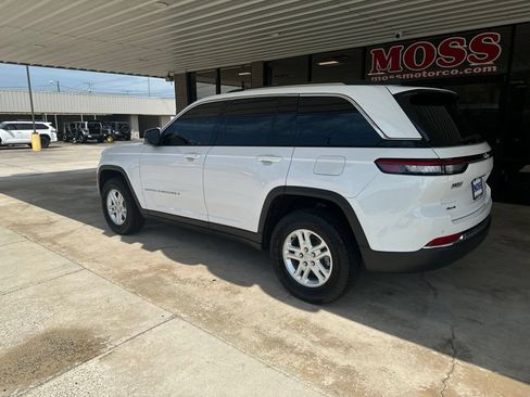Used 2023 Jeep Grand Cherokee Laredo w/ Luxury Tech Group I AWD/4WD image 6