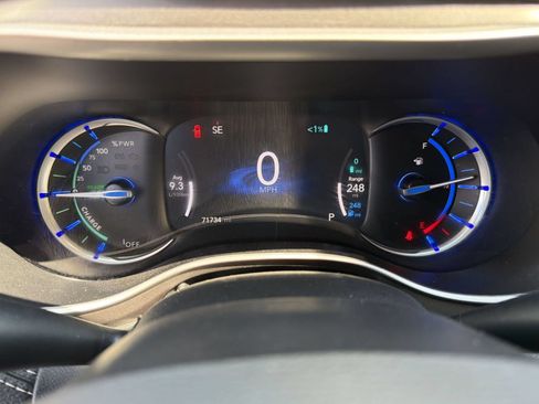 Used 2024 Chrysler Pacifica Touring-L FWD image 24