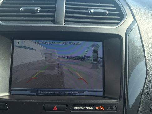 Used 2018 Ford Explorer XLT w/ Equipment Group 202A image 22