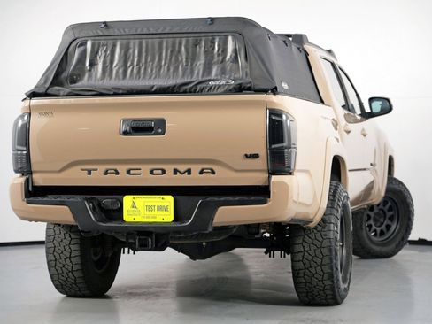 Used 2020 Toyota Tacoma TRD Sport image 4