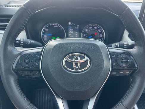 Used 2022 Toyota RAV4 XLE Premium image 24