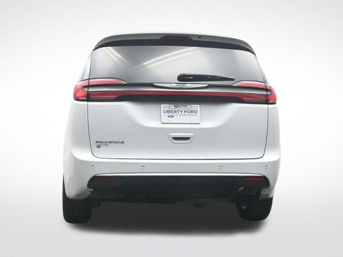 Used 2025 Chrysler Pacifica Select FWD image 38