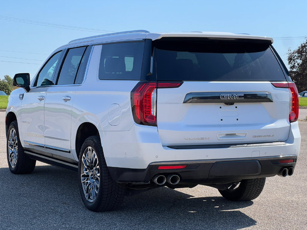 Used 2023 GMC Yukon XL Denali Ultimate AWD/4WD image 13