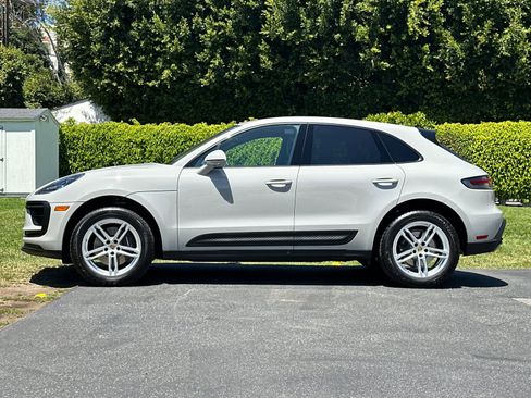 Certified 2025 Porsche Macan AWD/4WD image 2
