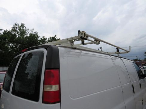 Used 2014 Chevrolet Express 2500 RWD image 31