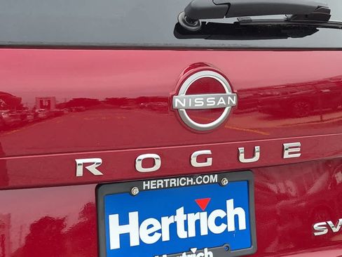 Used 2023 Nissan Rogue SV AWD/4WD image 18