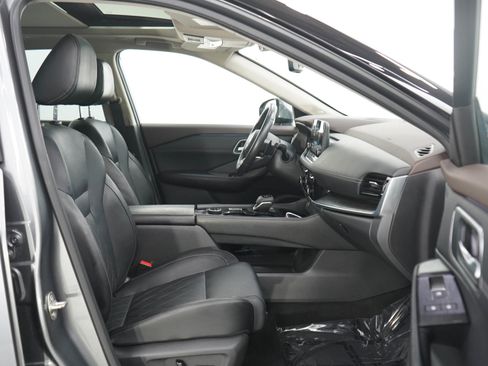 Used 2023 Nissan Rogue Platinum w/ Platinum Premium Package AWD/4WD image 11