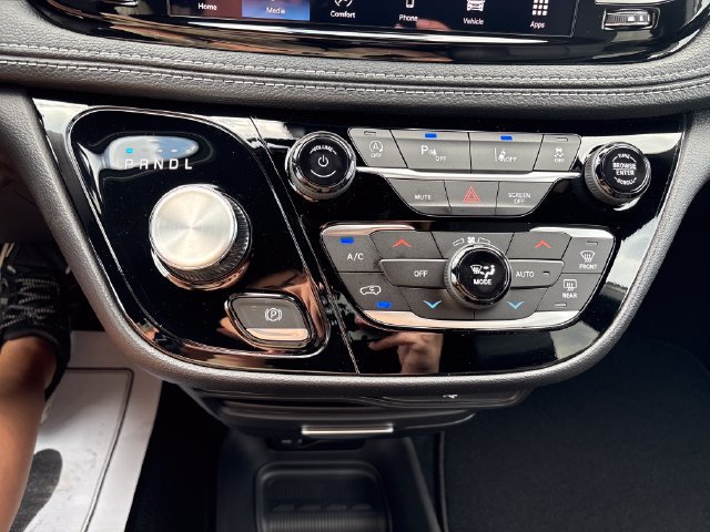 New 2027 Chrysler Pacifica Select AWD/4WD image 16