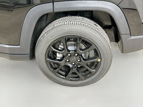 Used 2026 Jeep Compass Latitude AWD/4WD image 37