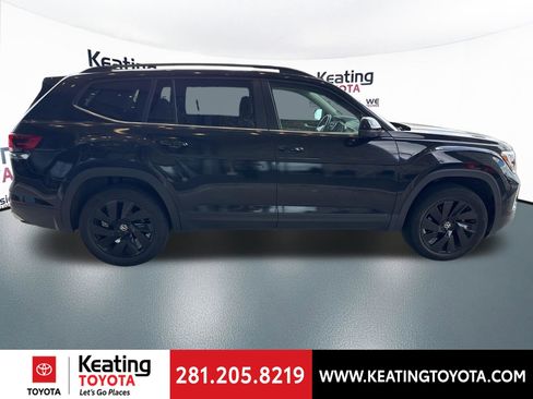 Used 2024 Volkswagen Atlas SE w/ Panoramic Sunroof Package image 8