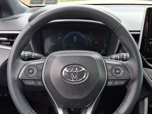 Used 2025 Toyota Corolla Cross AWD Hybrid w/ Convenience Package image 19