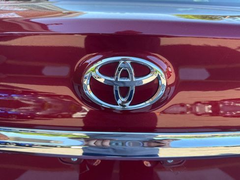 Used 2017 Toyota Camry XLE FWD image 39