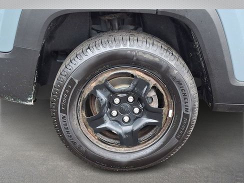 Certified 2017 Jeep Renegade Sport w/ Power & Air Group image 8