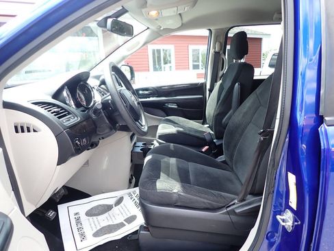 Used 2019 Dodge Grand Caravan SE w/ UConnect Hands-Free Group FWD image 8