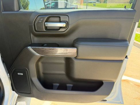 Used 2020 Chevrolet Silverado 1500 LTZ AWD/4WD image 35