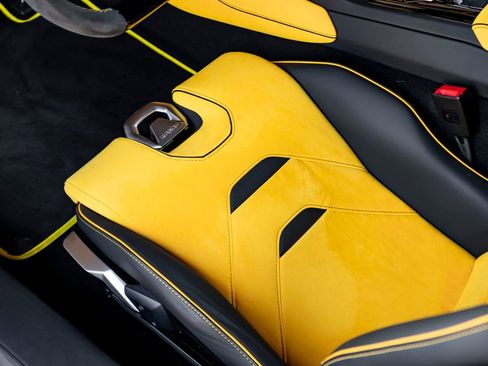 Used 2022 Lamborghini Huracan EVO RWD image 15