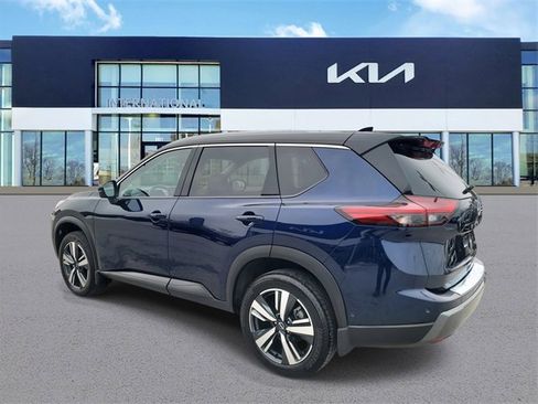 Used 2025 Nissan Rogue SL image 4