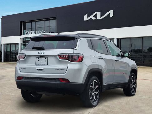 Used 2025 Jeep Compass Limited AWD/4WD image 5